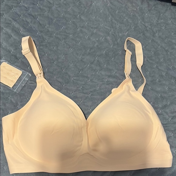 Seamless Nude Bra - Picture 1 of 5